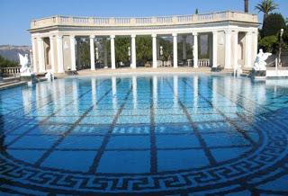 Бассейн The Neptune Pool в Калифорнийском замке